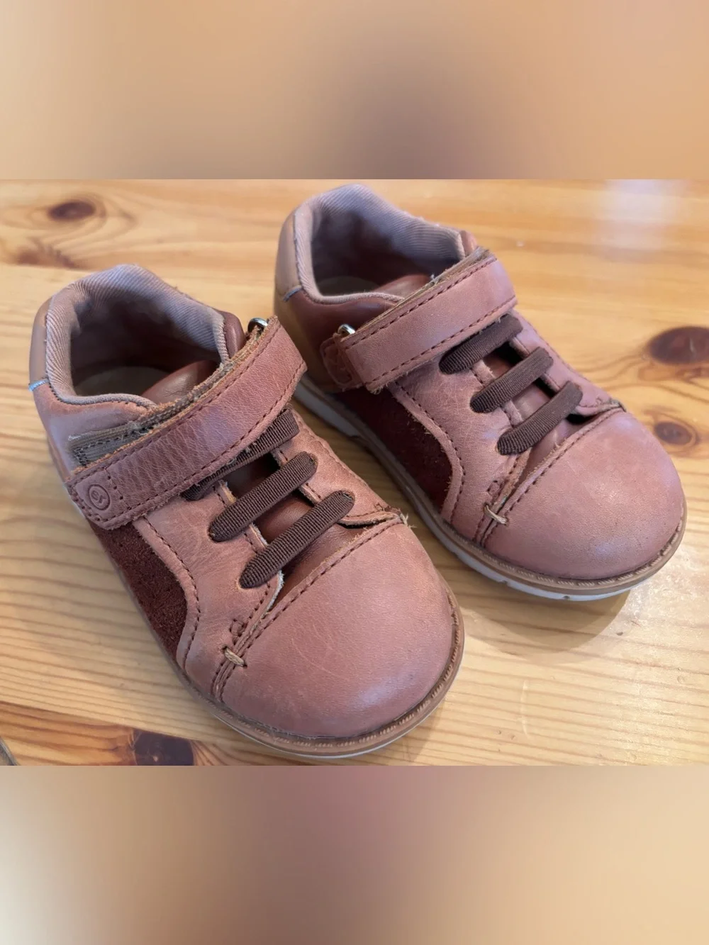 Stride Rite 6 WIDE Charlie Boys’ Leather Sneakers